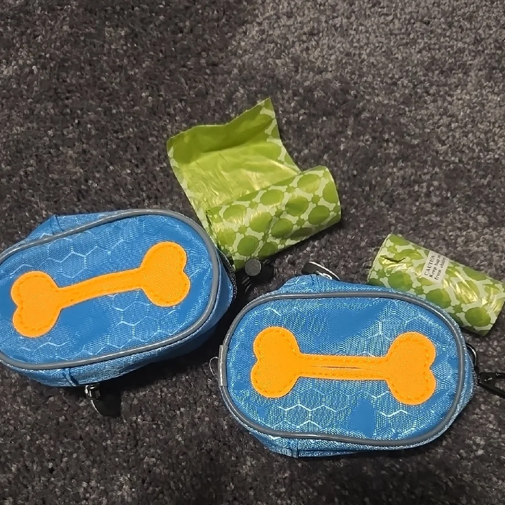 NWT 2pk Doggy Poo Bags With Case